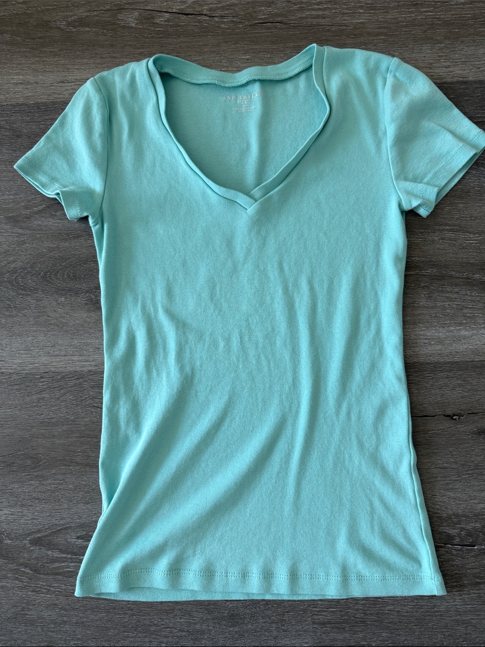 Ann Taylor Slim V-Neck Short Sleeve Tee in Mint Green